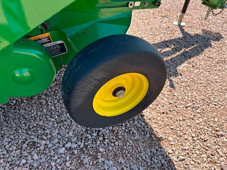 2022-john-deere-450e-image-10