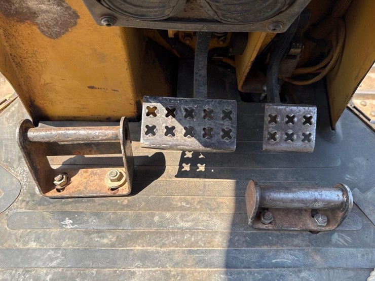 2006-caterpillar-d5g-lgp-image-31