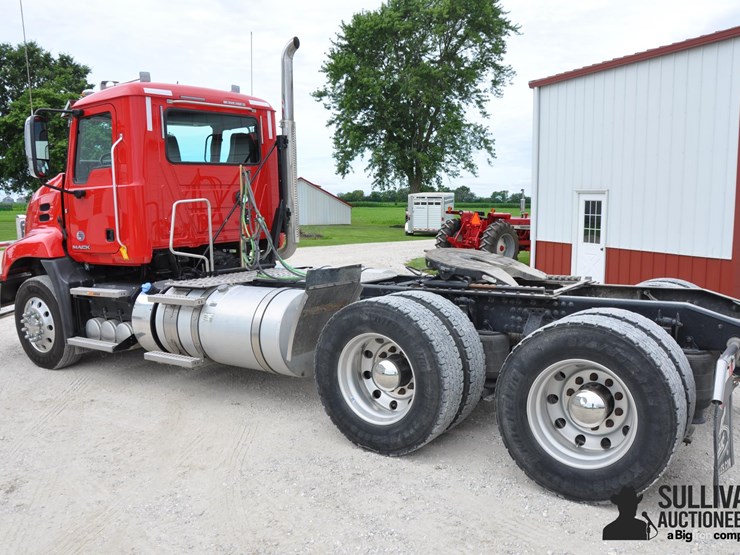 2016-mack-pinnacle-cxu613-t/a-day-cab-truck-tractor-image-7