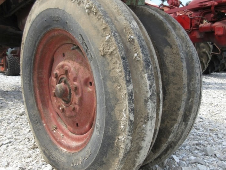ih-farmall-504-tractor-image-12