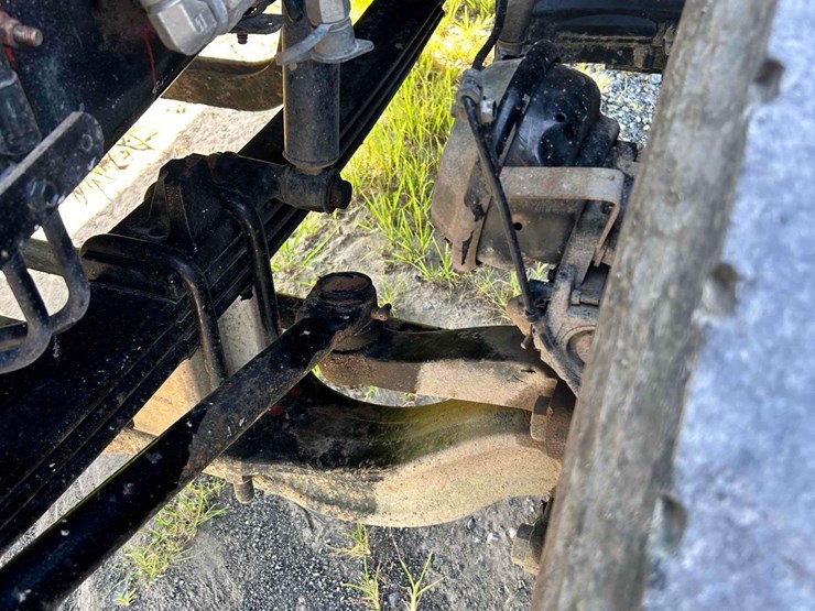 2022-western-star-tri-axle-dump-image-33
