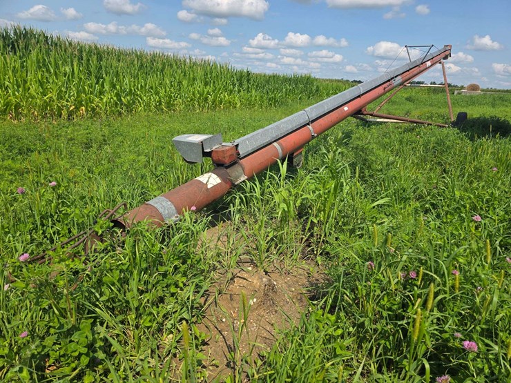 american-auger-8”-x-56’,-540-pto,-15”-tires-on-5-bolt-rims,-no-hitch,-sn:-177065-*sells-with-a-poly-image-1