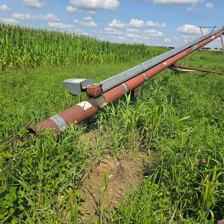 American Auger 8” x 56’, 540 PTO, 15” Tires on 5 Bolt Rims, No Hitch, SN: 177065 *Sells with a Poly