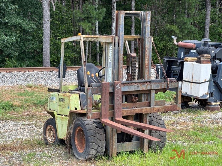 clark-c500-ys6500-straight-mast-forklift-image-1