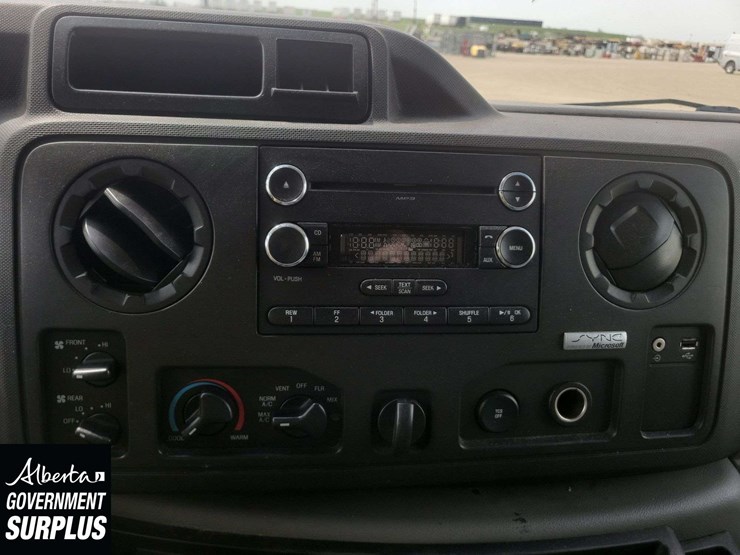 2013-ford-cargo-image-21