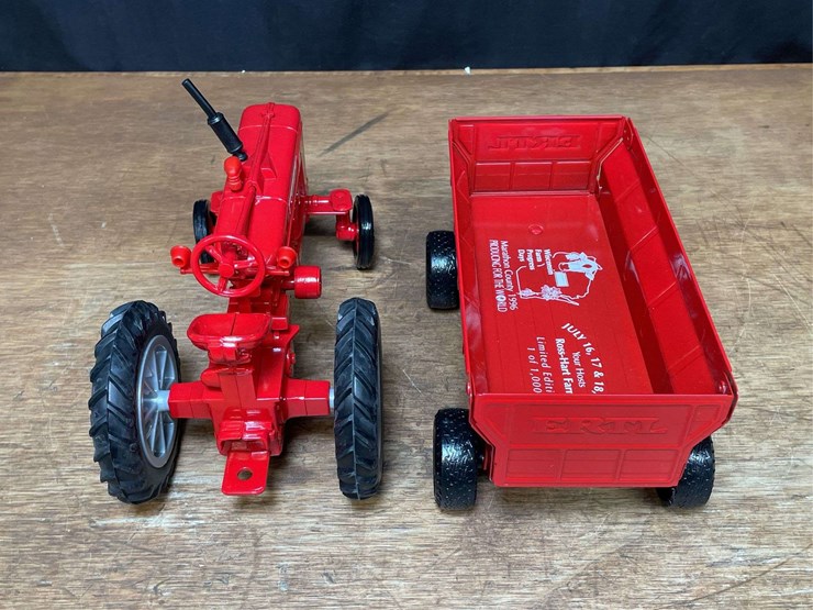 1/16-farmall-super-m-ta-+-wagon-1996-wisconsin-nib-ertl-image-7