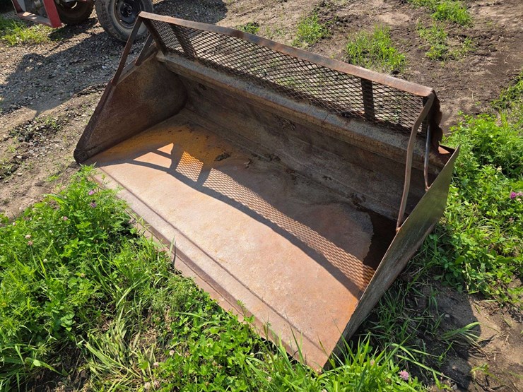 7’-skid-loader-bucket,-weld-on-edge-image-1