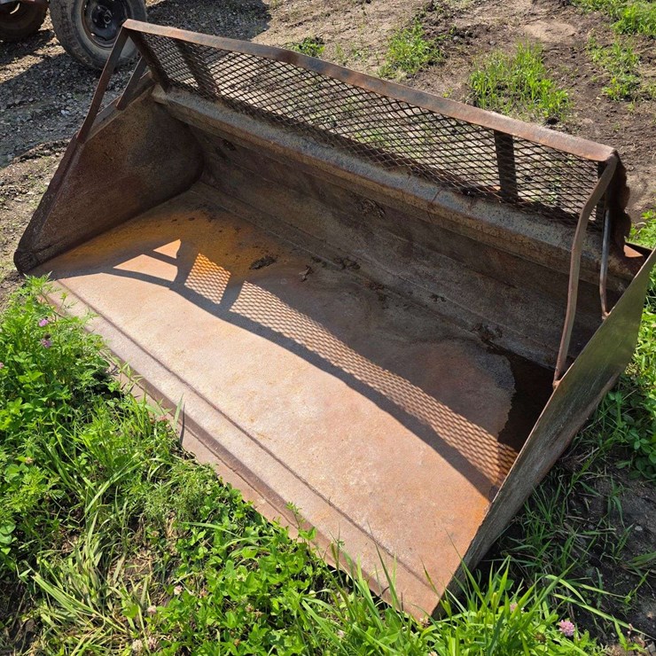 7’ Skid Loader Bucket, Weld on Edge