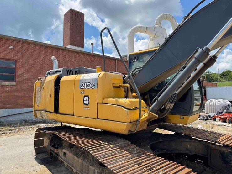 2014-deere-210g-lc-image-40