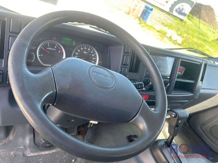 2013-isuzu-npr-image-9