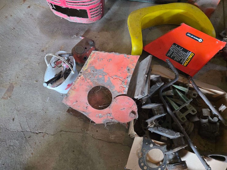 large-lot-of-misc-tractor-parts,-mostly-allis-and-john-deere-image-10