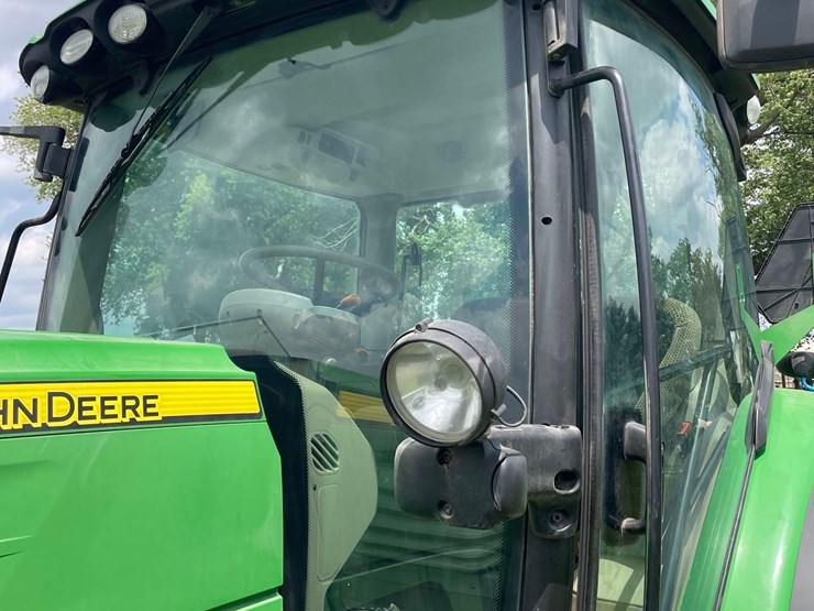 2015-john-deere-6155r-image-32