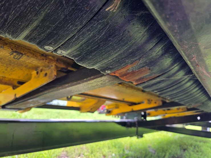 2011-new-holland-35-image-21