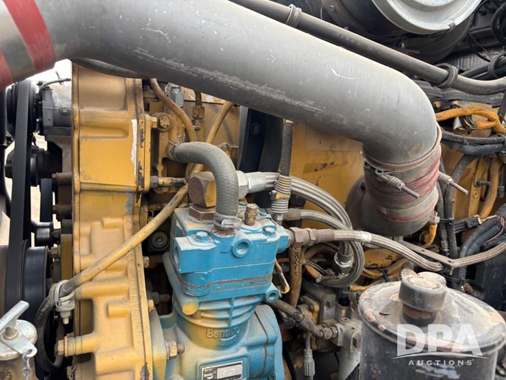 2005-caterpillar-c15-image-38