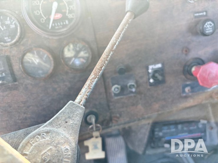 1993-peterbilt-377-image-79