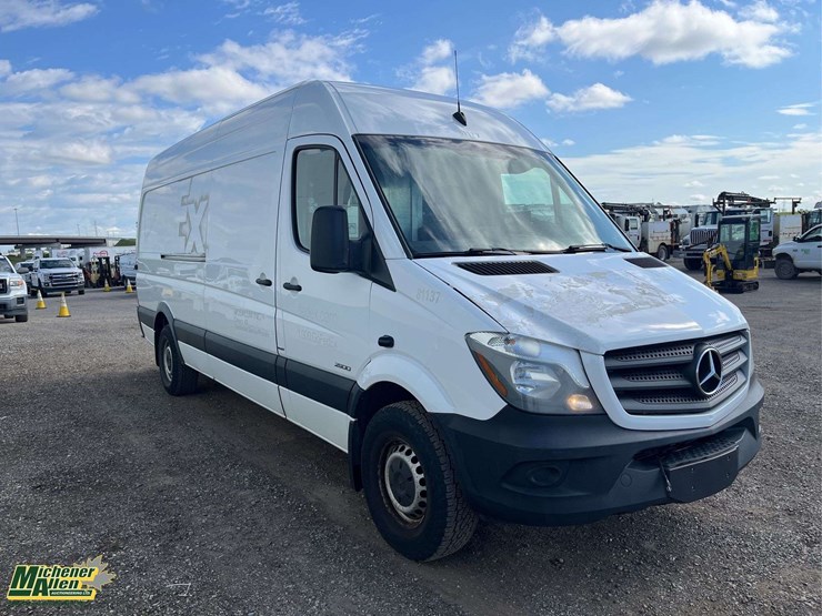 2016-mercedes-benz-sprinter-2500-image-16