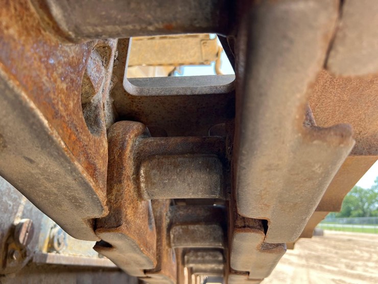 2015-caterpillar-d9t-image-16