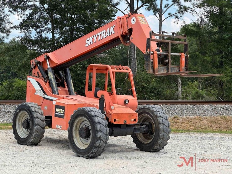 2005-jlg-8042-image-1