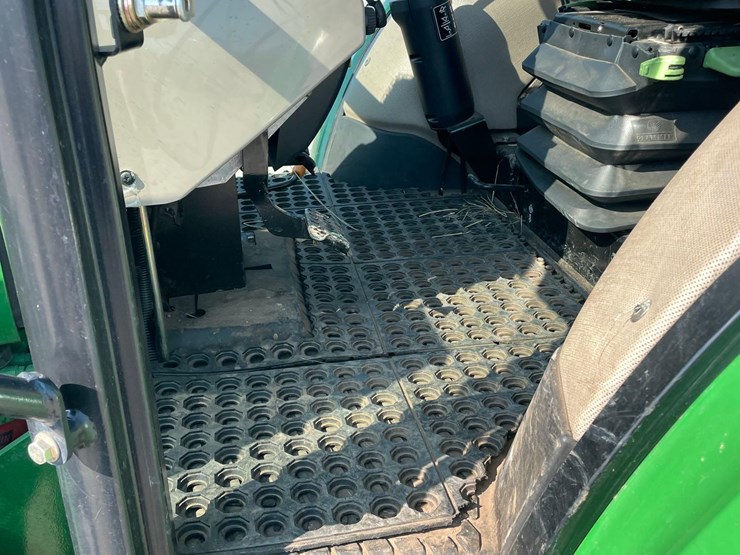 2015-john-deere-6115d-image-32