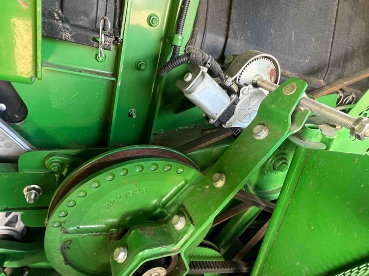 2021-john-deere-s680-image-23