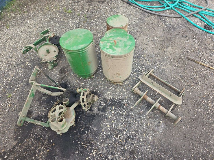 antique-john-deere-planter-lot,-circle-seed-and-fert-boxes,-drives-and-misc-image-2