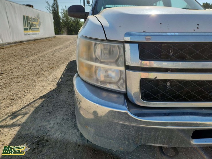 2011-chevrolet-silverado-3500hd-image-48