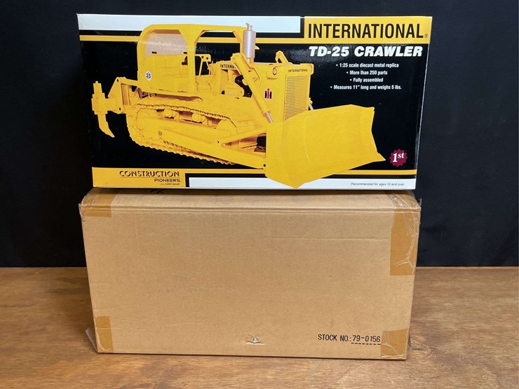 1/25-ih-td-25-crawler-nib-1st-gear-image-8
