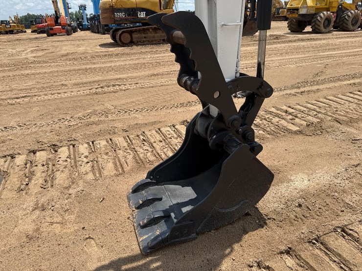 2015-bobcat-e35-image-25