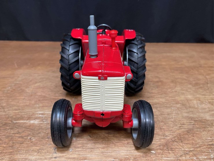1/16-ih-650-1995-wisconsin-nib-ertl-image-11