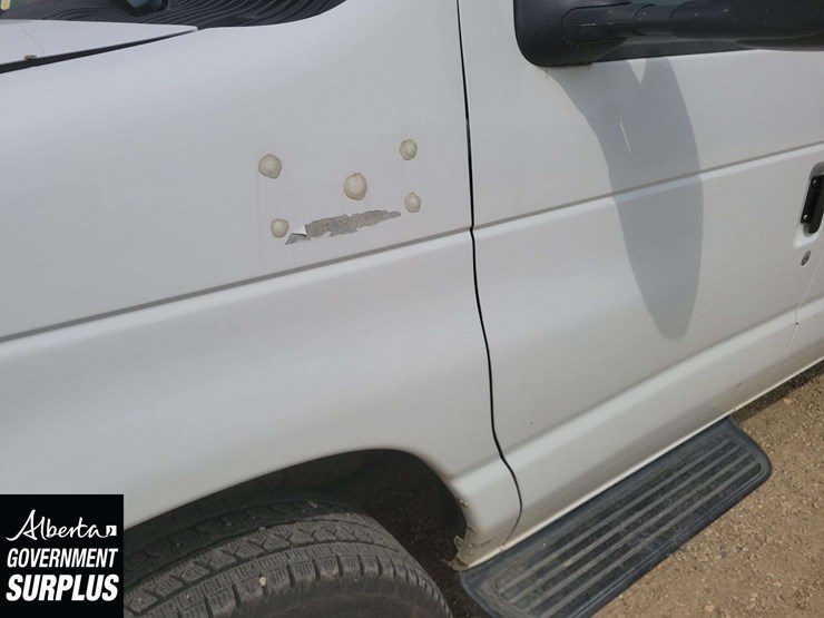 2013-ford-cargo-image-31