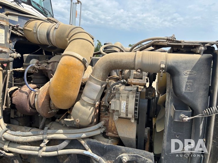 2005-peterbilt-385-image-27
