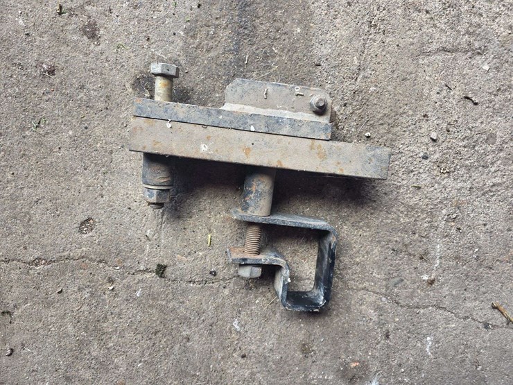 hitch-with-pin-locking-mechanism-image-2