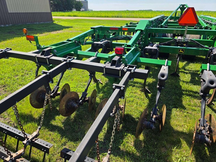 2016-john-deere-18-image-50