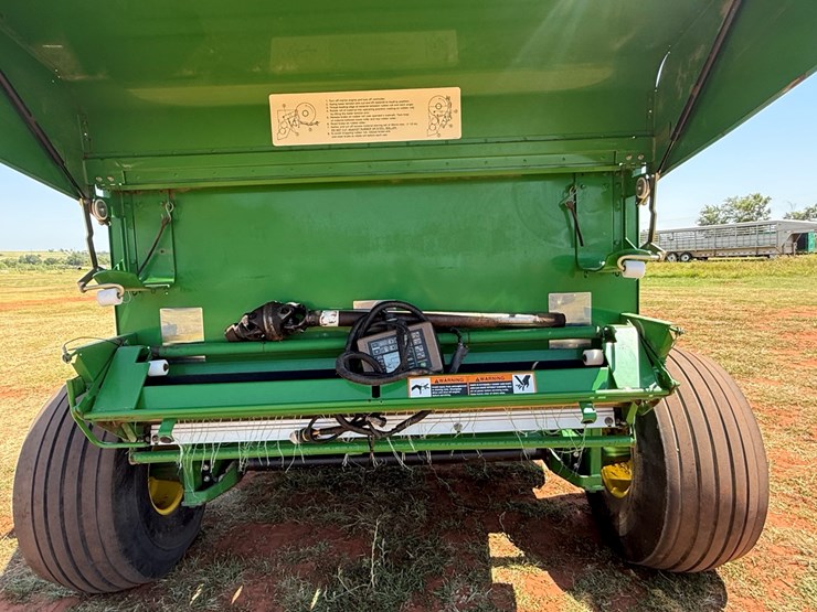 john-deere-569-image-15