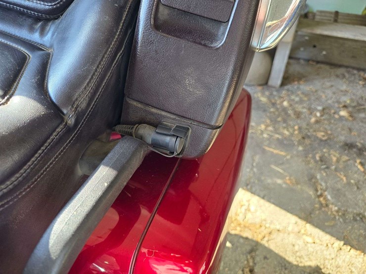 1996-honda-goldwing-gl1500se,-101,566-miles,-am/fm/tape,-air-ride,-new-front-and-rear-tires,-works-a-image-17