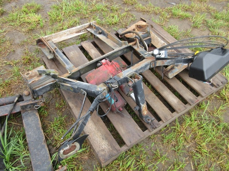western-snow-plow-with-brackets-image-2