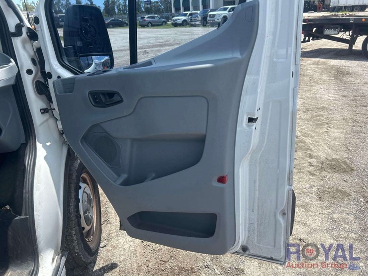 2016-ford-transit-image-23