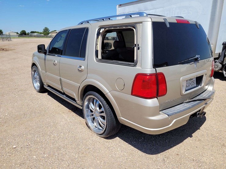 2004-lincoln-navigator-image-4