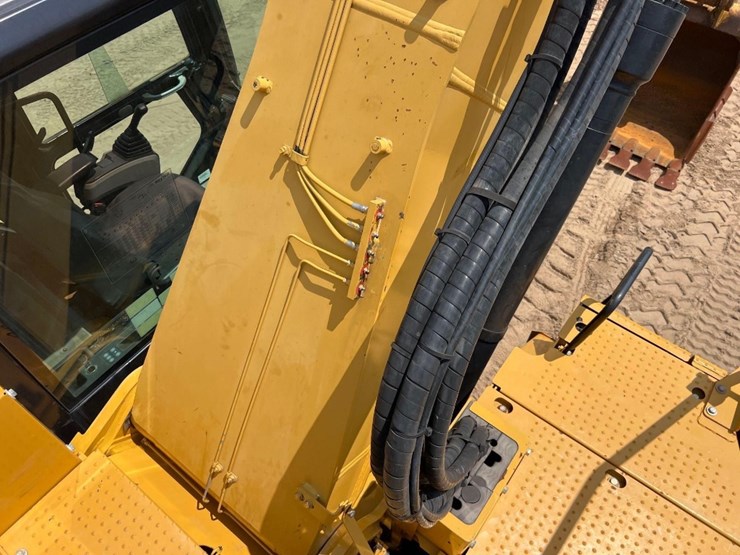 caterpillar-325fl-image-32