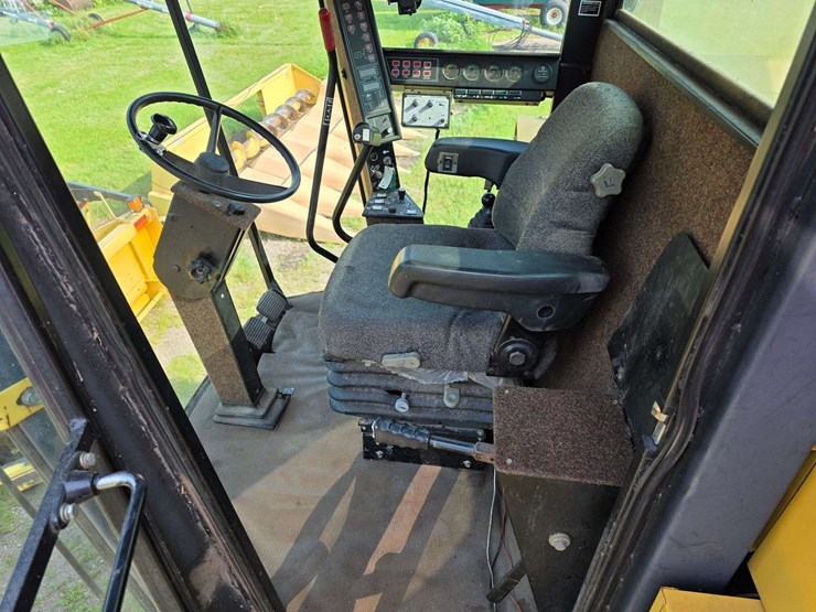new-holland-tr87-image-39