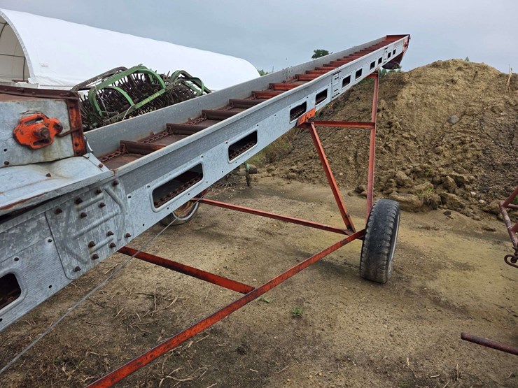 no.-205-conveyor,-540-pto,-approx-40’,-8-14-tires-on-4-bolt-rims-image-5