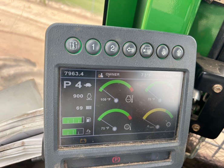 2019-deere-843l-image-35