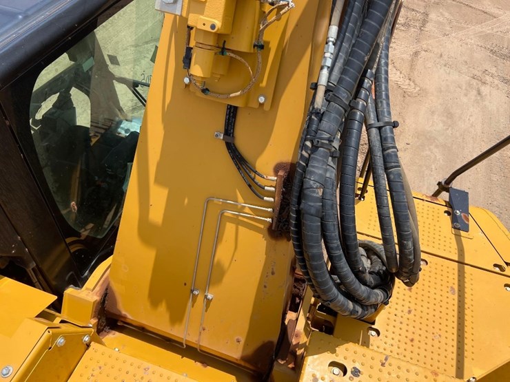 2022-caterpillar-335-image-32