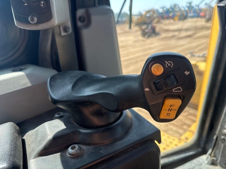 2018-caterpillar-d6t-lgp-image-31