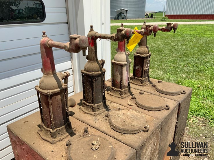 standard-oil-service-steel-rectangular-oil-tanks-w/-hand-pumps-image-9