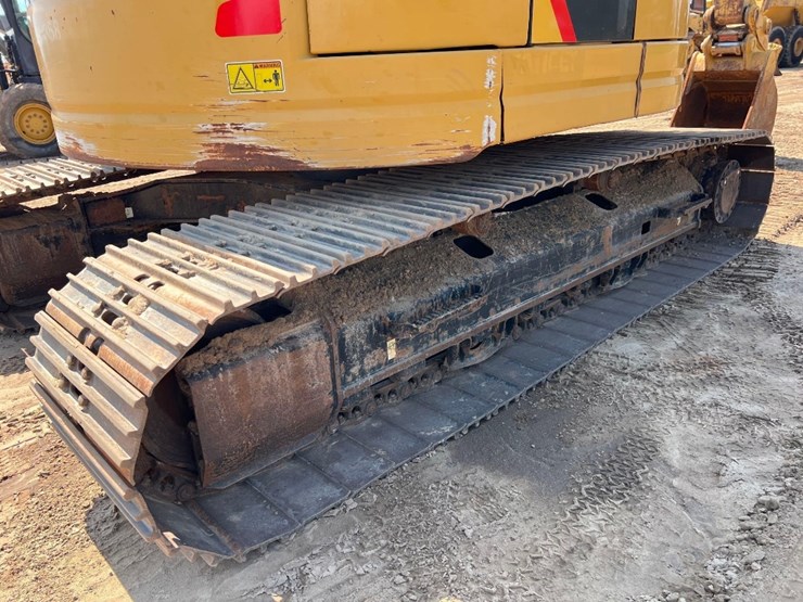 caterpillar-325fl-image-15