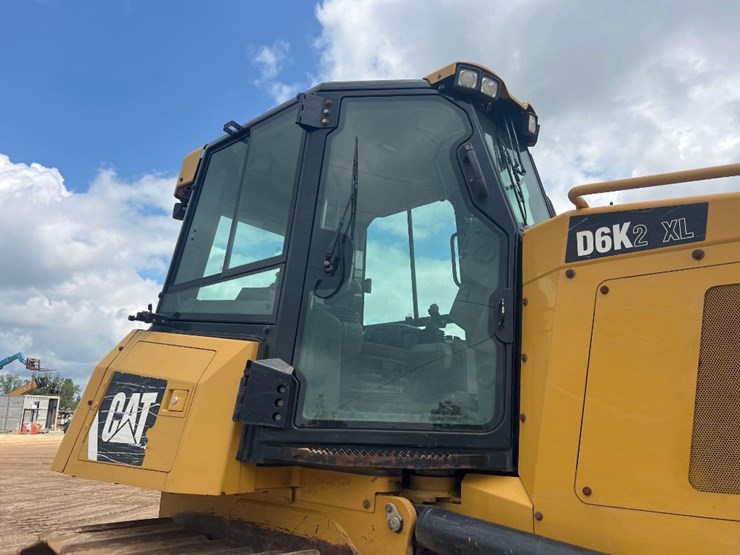 2015-caterpillar-d6k2-xl-image-18