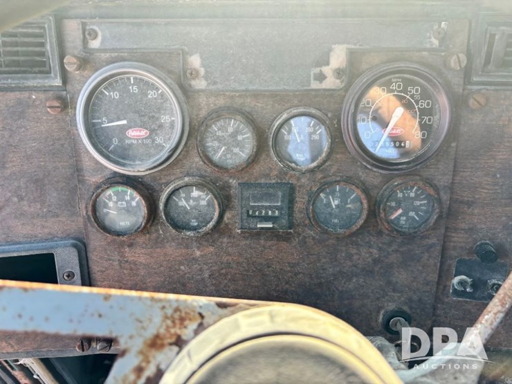 1993-peterbilt-377-image-81