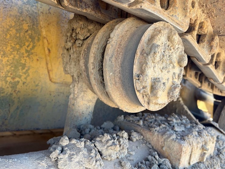 2004-caterpillar-d3g-xl-image-16