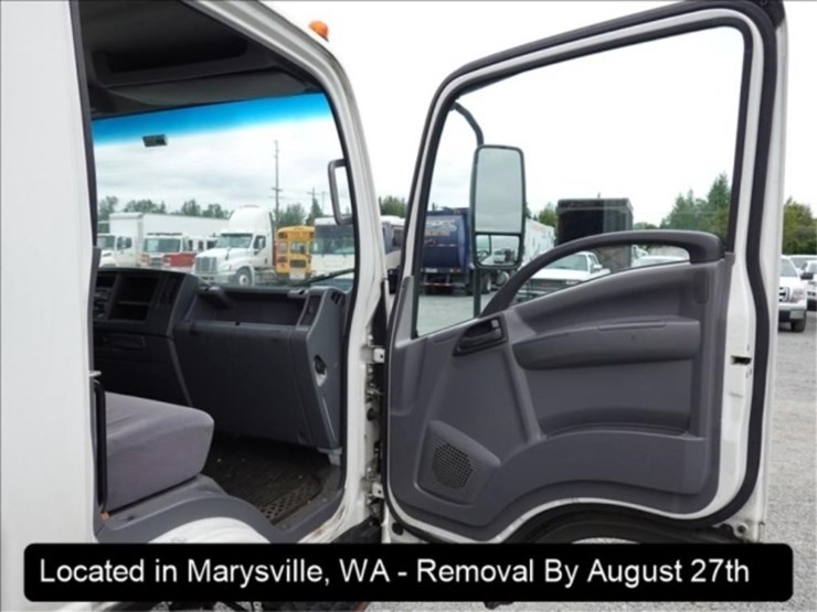 2016-isuzu-npr-image-5